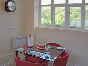 Dining - Trainspotting need not be a fantasy. (Glyndyfrdwy, near Llangollen)