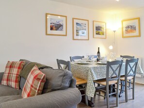 Dining - 3 bedroom accommodation in Keswick (Keswick)
