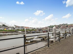 Marina - 4 bedroom accommodation in Whitby (Whitby)