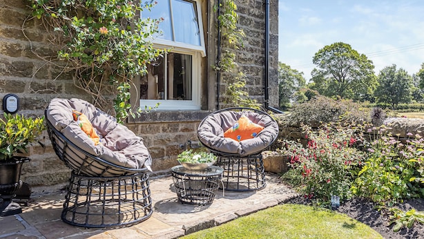 A stone building with two outdoor seating areas, a window, and a garden with various plants. - 1 bedroom accommodation in Gargrave, near Skipton (Gargrave, near Skipton)