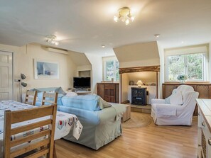 Living area - Branscombe beach is only 1½ miles away and the Jurassic Coast is nearby. (Branscombe)