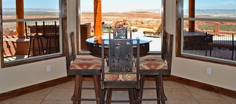 KOKOPELLI HOUSE-Enchanting/Luxurious Desert Southwestern Home w/Panoramic views!