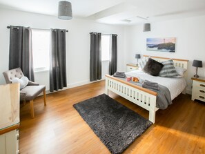 2 室のベッドルーム、WiFi (無料)、ベッドシーツ