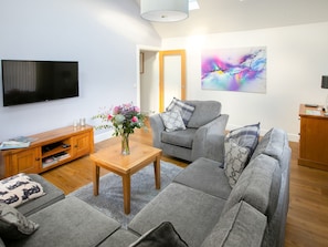 TV - 2 bedroom accommodation in Auchterarder, near Gleneagles Village (Auchterarder, near Gleneagles Village)