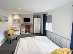 2 عدّة غرف نوم وواي فاي مجانًا وملاءات أسرّة