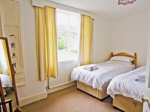 3 bedrooms, free WiFi, bed sheets - Station House - HW7742 (Glyndyfrdwy, near Llangollen)