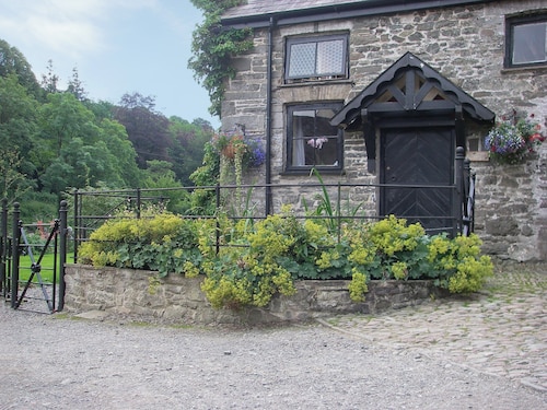 Gamekeepers Cottage - HW7729