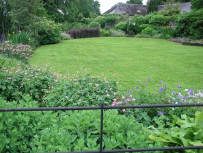 المنطقة المحيطة بالمنشأة