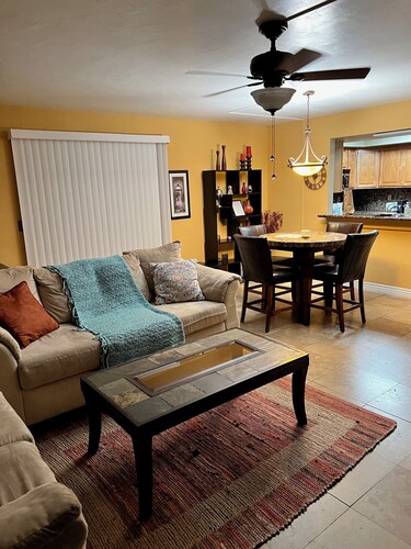 Centrally Located 2 Bed/2 Bath Gated Community Condo Sleeps 4