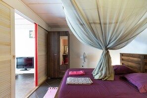 2 bedrooms, iron/ironing board, free WiFi, bed sheets