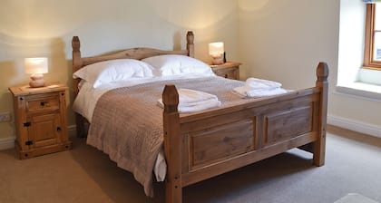 2 bedroom accommodation in Leyburn