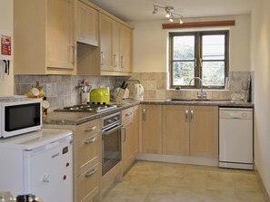 Lava-louças, talheres/pratos/utensílios de cozinha