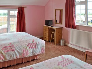3 bedrooms, free WiFi, bed sheets
