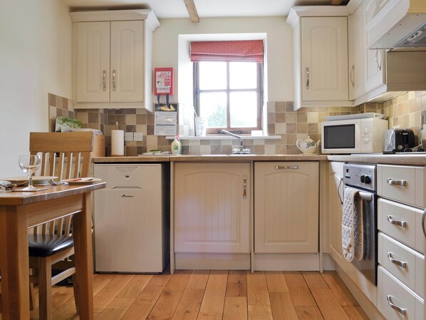 Dishwasher, cookware/dishes/utensils