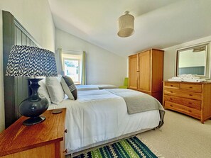 4 bedrooms, free WiFi, bed sheets