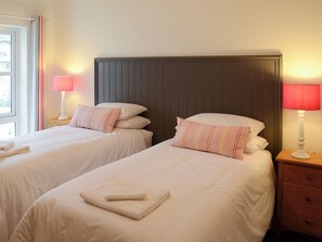 4 bedrooms, free WiFi, bed sheets