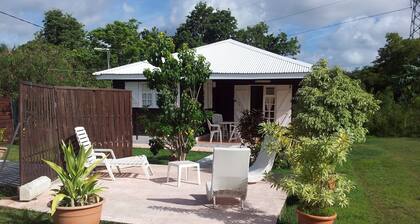 SPACIOUS BUNGALOW IN CREOLE TYPE F2 800M QUIET TOWN OF SAINTE ANNE 97180