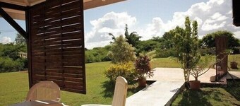 SPACIOUS BUNGALOW IN CREOLE TYPE F2 800M QUIET TOWN OF SAINTE ANNE 97180