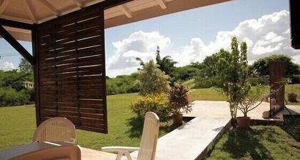 SPACIOUS BUNGALOW IN CREOLE TYPE F2 800M QUIET TOWN OF SAINTE ANNE 97180