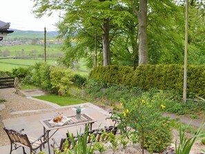 Outdoor dining - 2 bedroom accommodation in Thropton, near Morpeth (Thropton, near Morpeth)