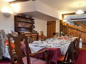 Dining - Stoke Court Farm Barn (Stoke St Milborough, near Ludlow)