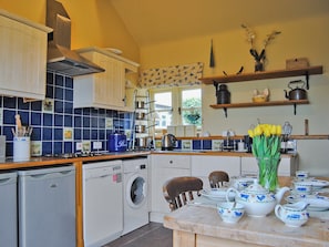 Dishwasher, highchair - 3 bedroom accommodation in Broome Chatwall, near Church Stretton (Broome Chatwall, near Church Stretton)