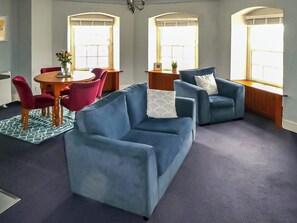 Living area - 2 bedroom accommodation in Ilfracombe (Ilfracombe)