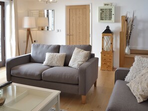 Living area - 3 bedroom accommodation in Penelewey, near Truro (Penelewey, near Truro)