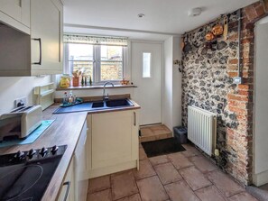 Unclassified image, 3 of 18, button