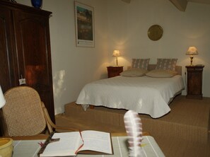 2 Schlafzimmer, Schreibtisch, schallisolierte Zimmer