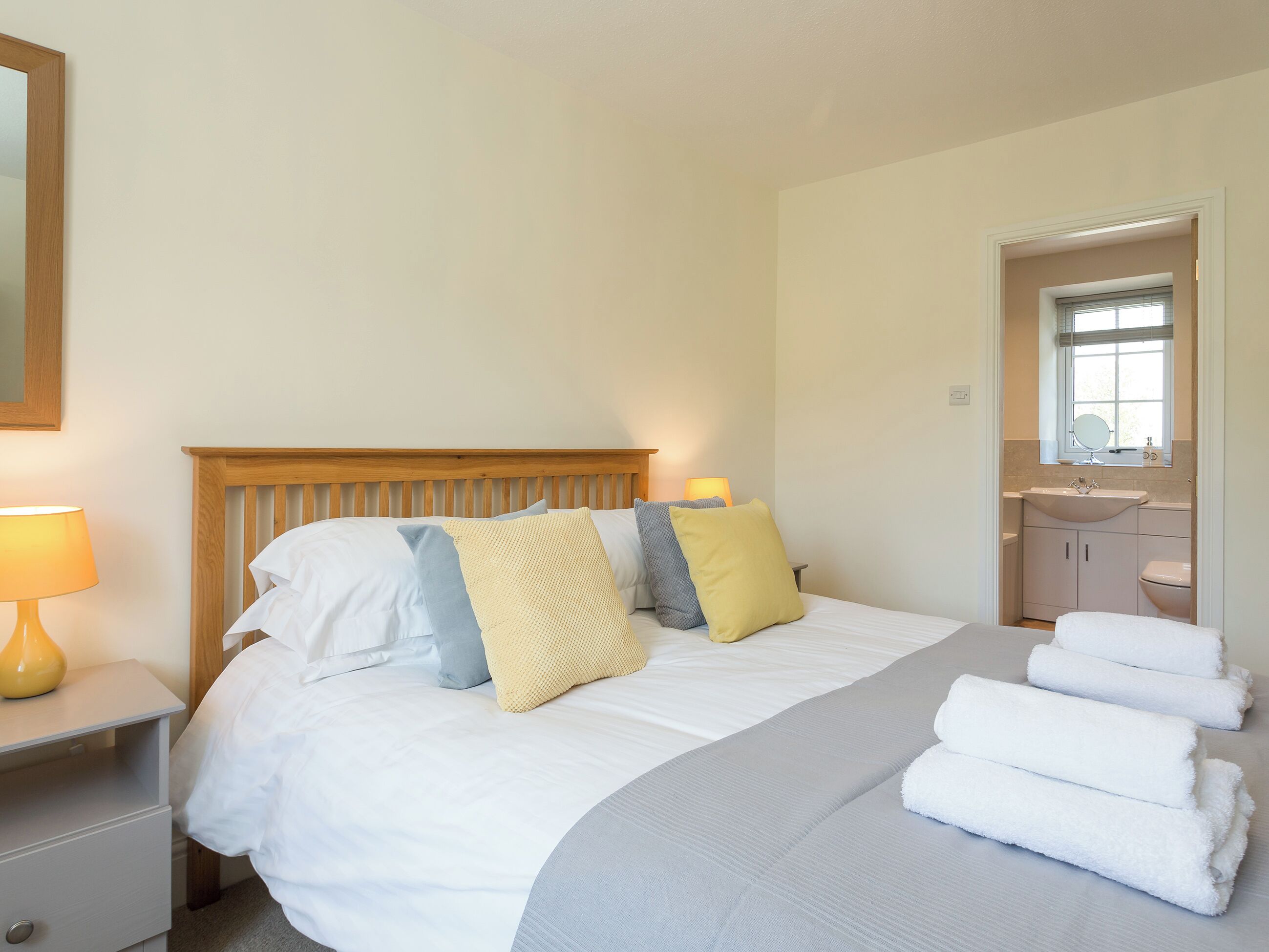 2 bedrooms, WiFi (free), bed sheets