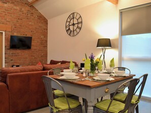 Dining - 3 bedroom accommodation in Dunnington, near York (Dunnington, near York)