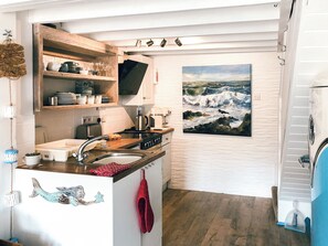 Unclassified image, 2 of 26, button - Puffin Burrow, a beautiful historic couples retreat overlooking the Cove. (Portmellon, near Mevagissey)