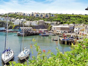 Marina - Puffin Burrow, a beautiful historic couples retreat overlooking the Cove. (Portmellon, near Mevagissey)