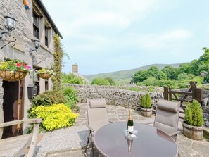 Outdoor dining - 3 bedroom accommodation in Bradwell (Bradwell)