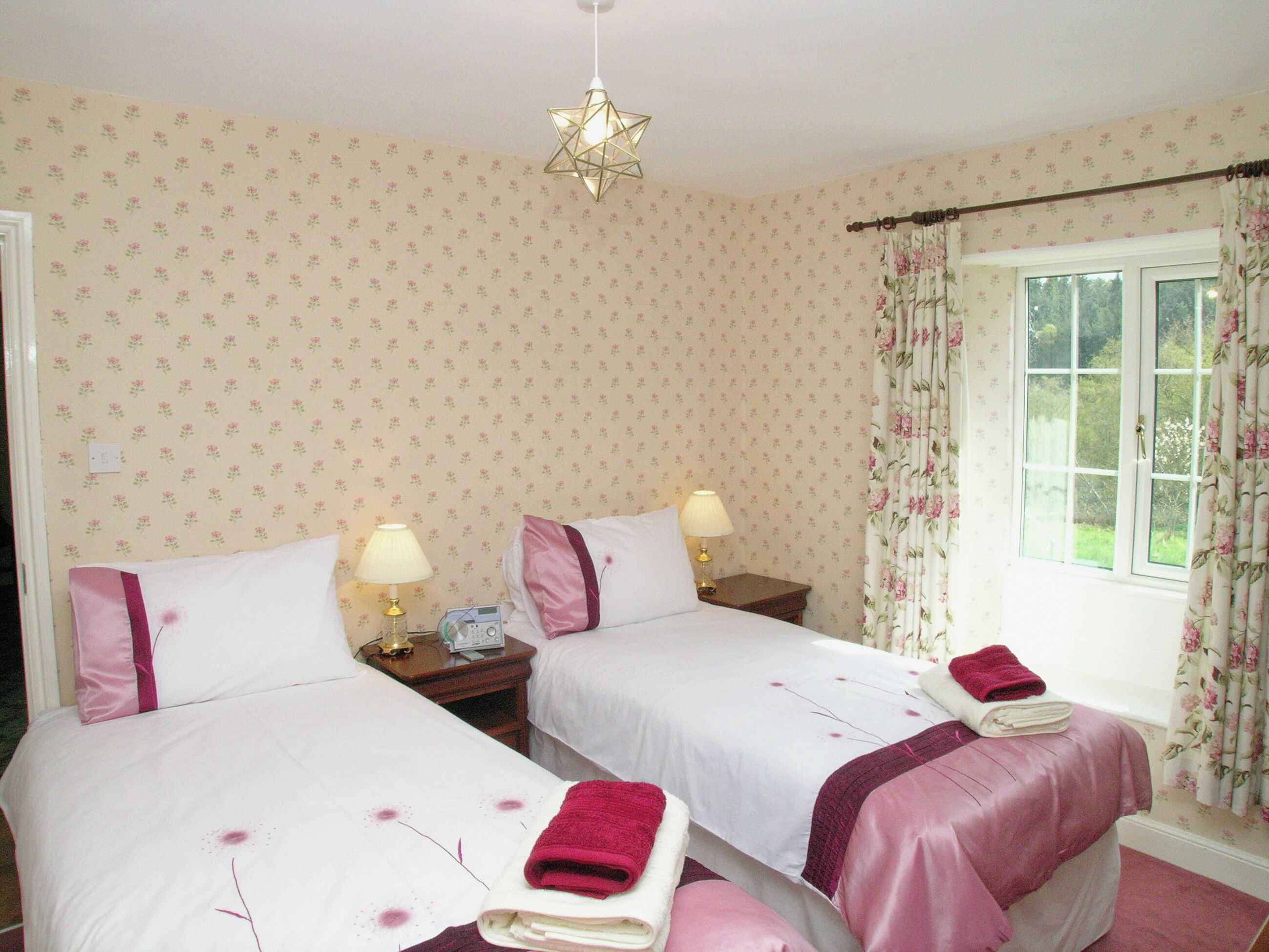 3 bedrooms, bed sheets