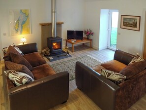 Fireplace - 2 bedroom accommodation in Muasdale, near Campbeltown (Muasdale, near Campbeltown)