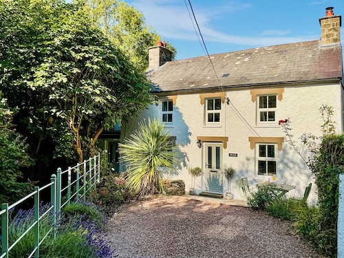 Dol Llan is in an ideal location for your family holiday in Wales.