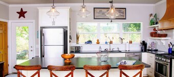 Gråt hus på sjøen