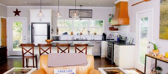 Cozy cabin on Fort Gibson Lake. Pet-Friendly!