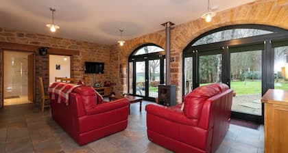 2 bedroom accommodation in Mauchline, near Ayr