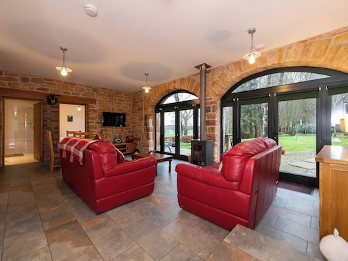2 bedroom accommodation in Mauchline, near Ayr
