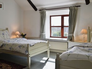 2 bedrooms, free WiFi, bed sheets - 2 bedroom accommodation in Altarnun, near Launceston (Altarnun, near Launceston)