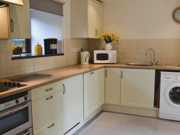 Dishwasher, highchair - 2 bedroom accommodation in Altarnun, near Launceston (Altarnun, near Launceston)