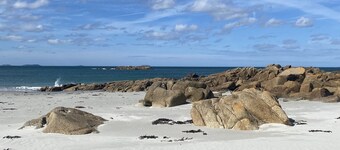 CHARMING GITE PÅ RIA DU JAUDY PÅ ROCHE DERRIEN NÄR PERROS-GUIREC