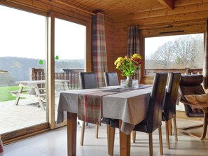 Dining - Cider Mill Lodge - HW7420 (Brockweir)