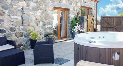 4 bedroom accommodation in Llandwrog, near Caernarfon