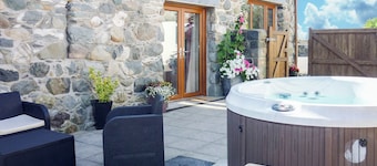 4 bedroom accommodation in Llandwrog, near Caernarfon