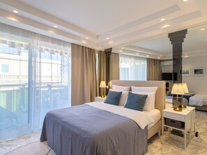 Tabla de planchar con plancha, wifi y ropa de cama 