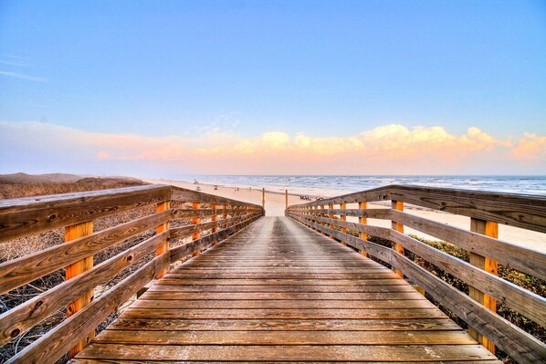 بالقرب من الشاطئ